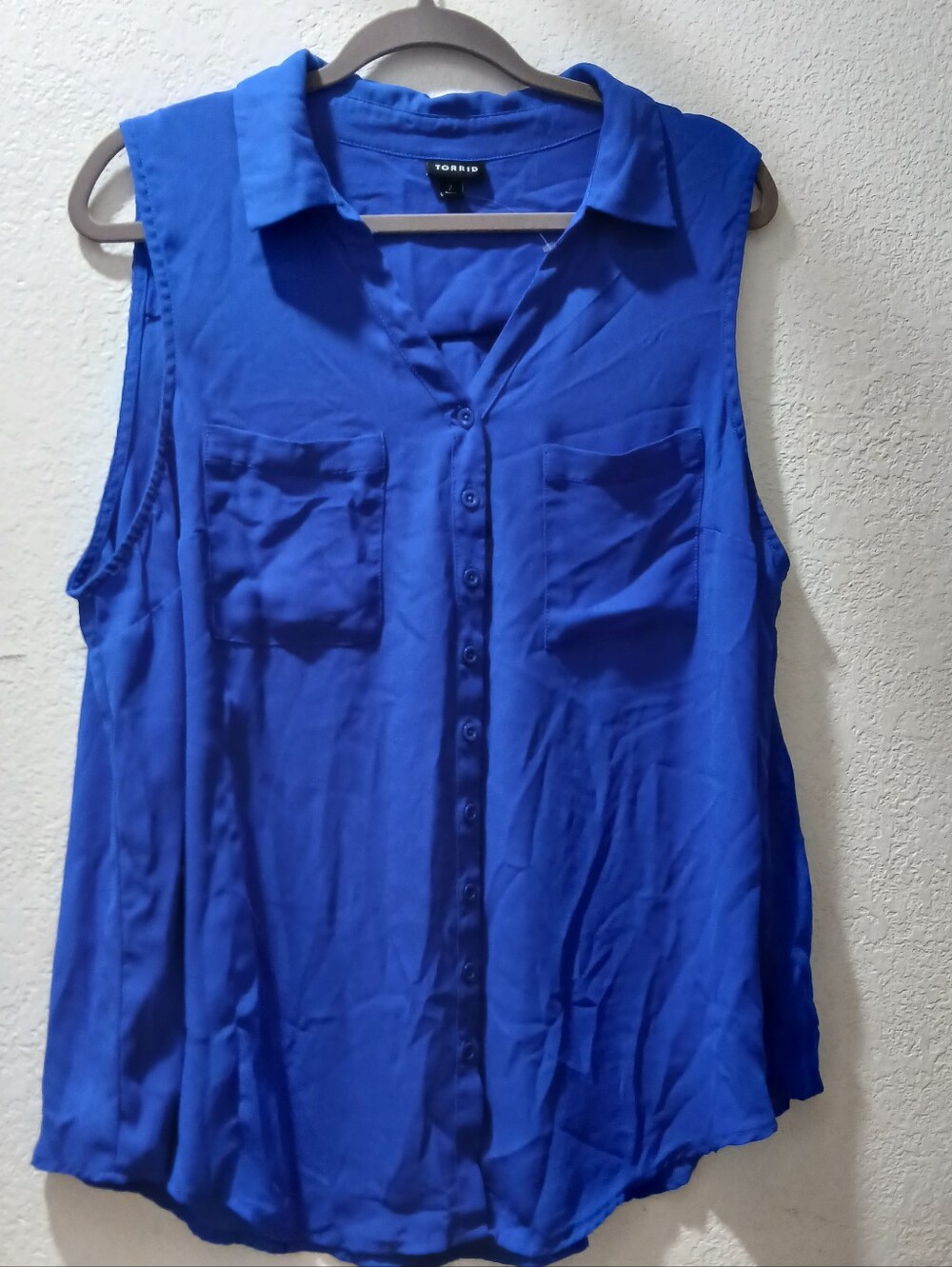 torrid Nwot size 2 torrid Royal Blue Sleeveless Button-Down Blouse